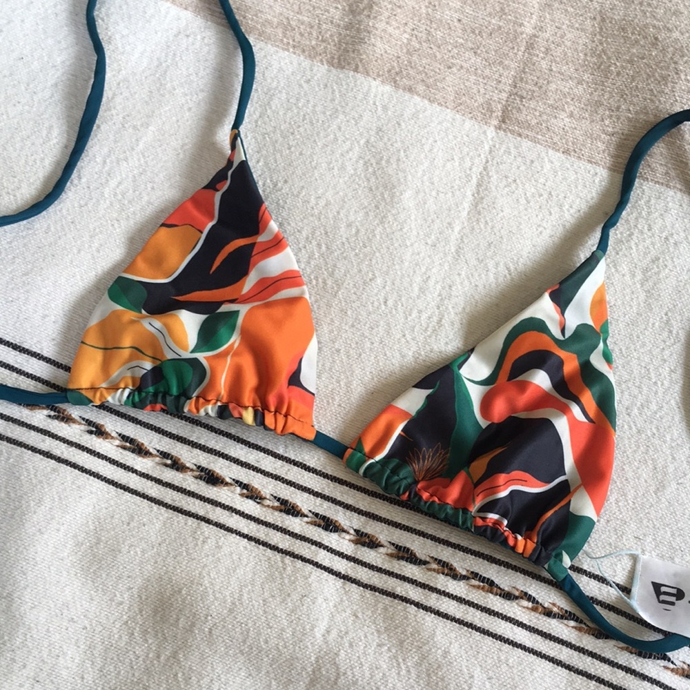 Gorgeous print Mahal bikini set - both small - Picture 3 of 9